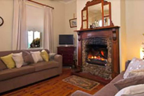 Charlie Bates Cottage - Accommodation Cooktown 2
