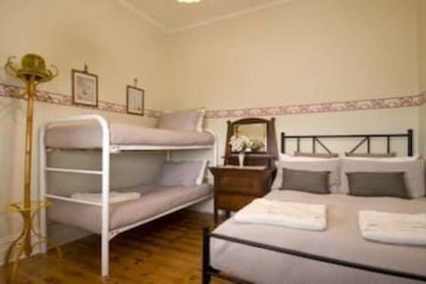 Charlie Bates Cottage - Accommodation Cooktown 4