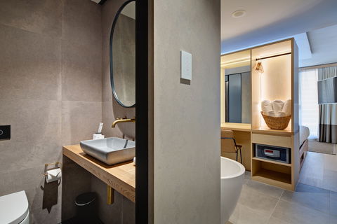 Zara Tower Hotel - Accommodation Cooktown 0