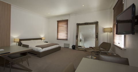 The Ikon Hotel - Accommodation Cooktown 2