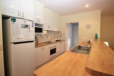 POINT BREAK WEEKLY ONLY - Accommodation Cooktown 1