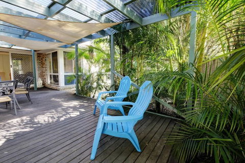 FRANGIPANI BEACH HOUSE PET FRIENDLY 22 Belbourie Cres Boomerang Beach - Accommodation Cooktown 5