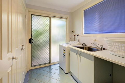 FRANGIPANI BEACH HOUSE PET FRIENDLY 22 Belbourie Cres Boomerang Beach - Accommodation Cooktown 2