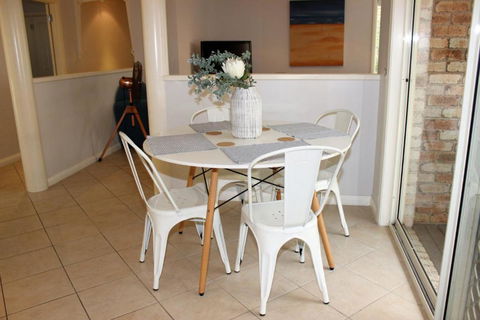 FRANGIPANI BEACH HOUSE PET FRIENDLY 22 Belbourie Cres Boomerang Beach - Accommodation Cooktown 3