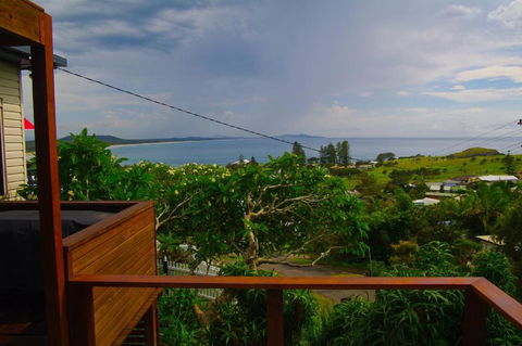 AAA Views 2 View Street - Accommodation Cooktown 5