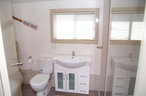 AAA Views 2 View Street - Accommodation Cooktown 4