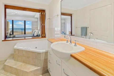 Luxury Beach Unit Dolphin Heads - Accommodation Cooktown 0