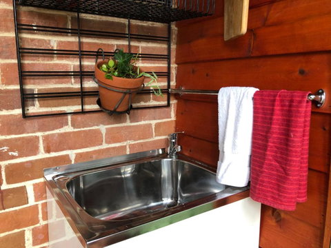 The Shopkeepers Quarters - Accommodation Cooktown 4