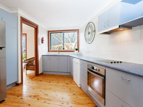 Baggies On Dutchies 9 Burbong Street Large House With Aircon Boat Parking & Waterviews - Accommodation Cooktown 2