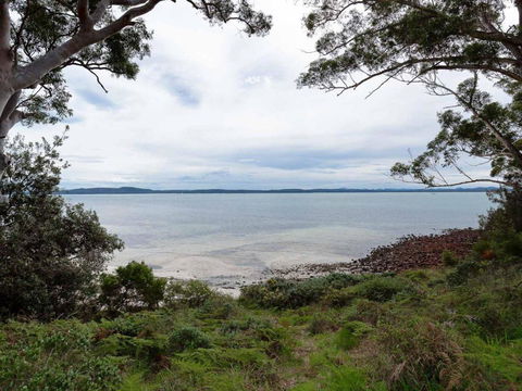 Baggies On Dutchies 9 Burbong Street Large House With Aircon Boat Parking & Waterviews - Accommodation Cooktown 6