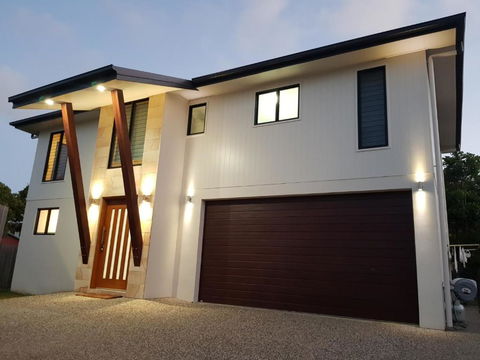 Beautiful Modern Luxury - Accommodation Cooktown 3