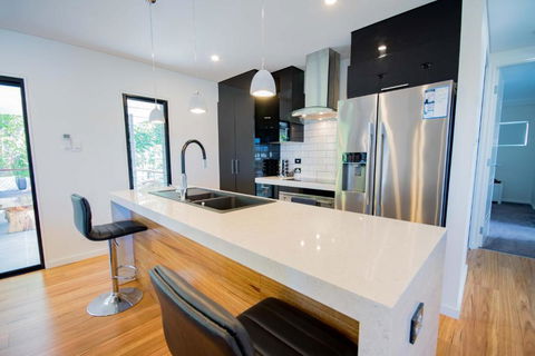 Beautiful Modern Luxury - Accommodation Cooktown 1