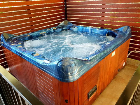 Beautiful Modern Luxury - Accommodation Cooktown 6