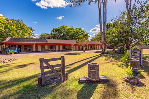 Esk Caravan Park & Motel - Accommodation Cooktown 0