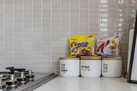 LIGHT AIRY SPACIOUS QUEENS ROAD APARTMENT - Accommodation Cooktown 5