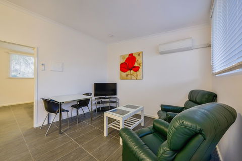 Getaway Villas Unit 38 1 - Accommodation Cooktown 4