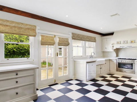 Robin Hill Manor Rambling Retreat & Tennis Court - Accommodation Cooktown 6