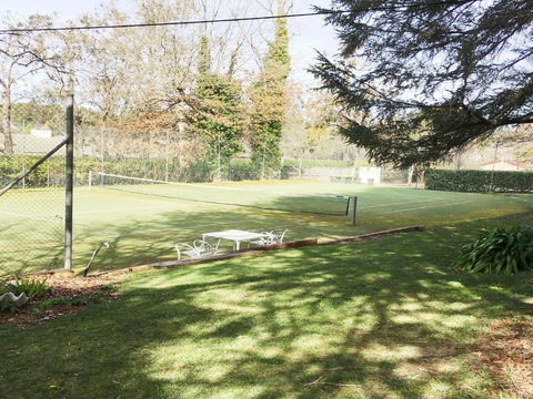 Robin Hill Manor Rambling Retreat & Tennis Court - Accommodation Cooktown 1