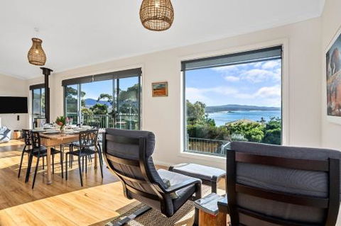 GRANITE BEACH HOUSE At Bay Of Fires - Accommodation Cooktown 5