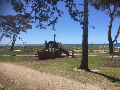 At HOME On HOLMES - Accommodation Cooktown 2