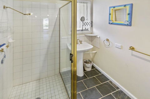 Cedar Cottage Close To Water & Pet Friendly - Accommodation Cooktown 3