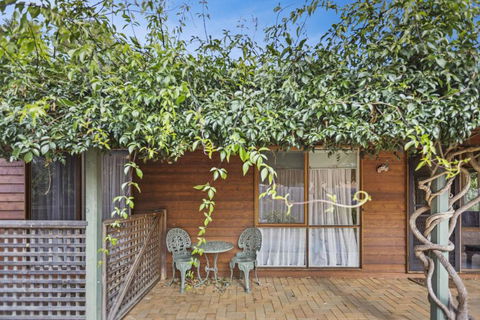 Cedar Cottage Close To Water & Pet Friendly - Accommodation Cooktown 2