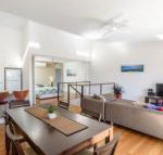 Unit 4 Rainbow Surf Modern double storey townhouse with large shared pool close to beach  shop - Accommodation Cooktown