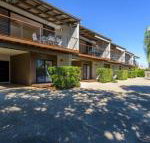 Unit 2 Rainbow Surf Modern double storey townhouse with large shared pool close to beach  shops - Accommodation Cooktown