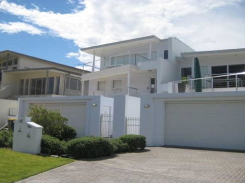 Ultimate Beach House 19a Graham Street Views Peace & Quiet - Accommodation Cooktown 4