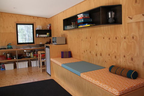 BAY Of FIRES ECO HUT Off Grid Experience At Binalong Bay - Accommodation Cooktown 6