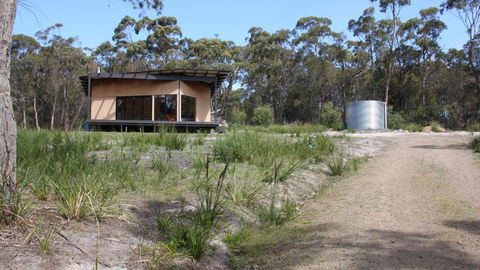 BAY Of FIRES ECO HUT Off Grid Experience At Binalong Bay - Accommodation Cooktown 1