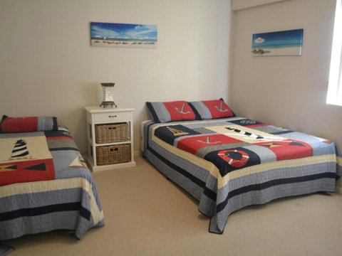 Beachside 4 With Airconditioning & Spa Bath - Accommodation Cooktown 3