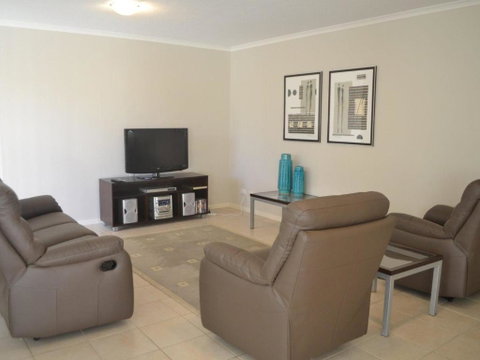 Beachside 4 With Airconditioning & Spa Bath - Accommodation Cooktown 4