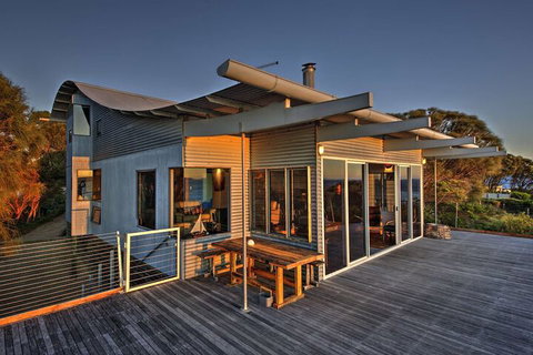 Waves - Accommodation Cooktown 2