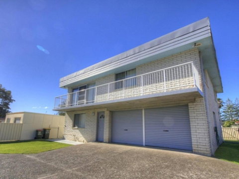 45B Wharf Street Downstairs - Accommodation Cooktown 2