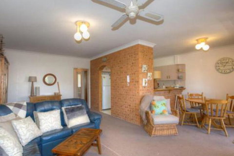 St James 6 Stylish Airconditioned Retreat - Accommodation Cooktown 0