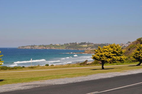 Flat 1 / 15 Dalmeny Drive - Accommodation Cooktown 6