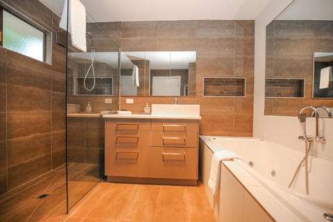 Alderwood - Accommodation Cooktown 4