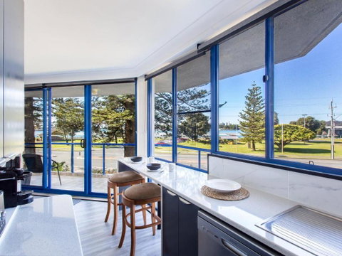 Heritage 202 Overlooking The Water - Accommodation Cooktown 3