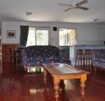 23 Carlo Road Lowset family home within walking distance to the shopping centre. Pet friendly - Accommodation Cooktown