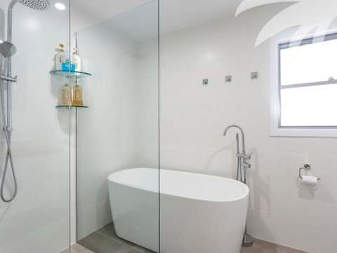 The Royal Cuban - Accommodation Cooktown 1