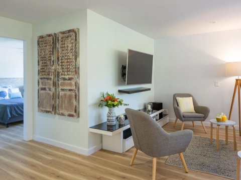 The Royal Cuban - Accommodation Cooktown 5
