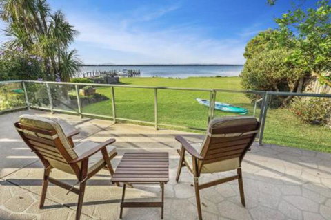 Eagle Point Getaway Waterfront Serenity! - Accommodation Cooktown 0