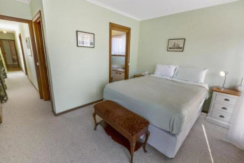 Eagle Point Getaway Waterfront Serenity! - Accommodation Cooktown 3
