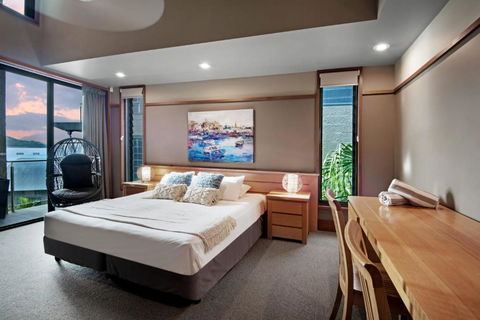 Yacht Club Villa 33 Serenity 4 Bedroom 4 Bathroom House Ocean Views 2 Buggies - Accommodation Cooktown 1