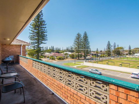 Seabreeze 5 Opposite Bowling Club - Accommodation Cooktown 4
