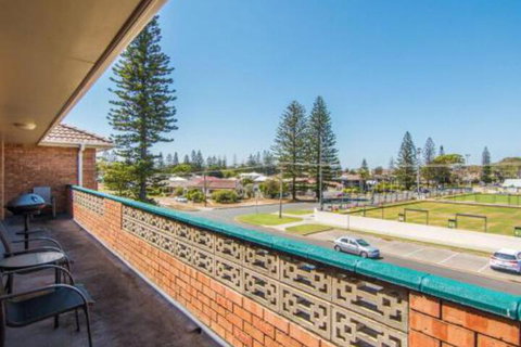 Seabreeze 5 Opposite Bowling Club - Accommodation Cooktown 0