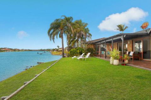 North View Waterfront Home Private Jetty - Accommodation Cooktown 6
