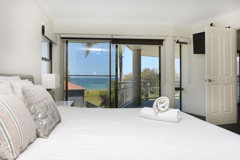 BEACHSIDE MANOR Walk To The Beach - Accommodation Cooktown 3