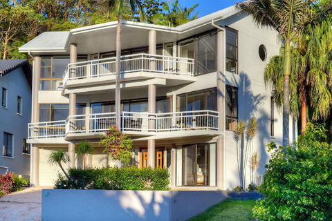 BEACHSIDE MANOR Walk To The Beach - Accommodation Cooktown 4